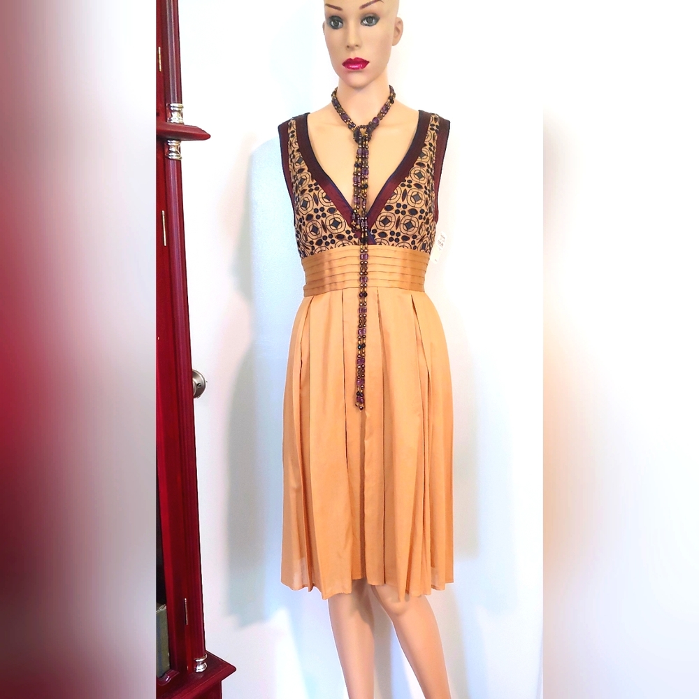SILK CATHERINE MALANDRINO 10 YELLOW LABEL JACQUARD V NECK FIT FLARE DRESS